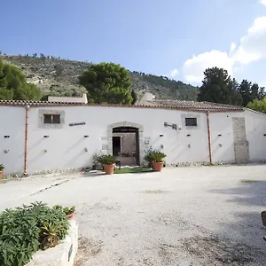 https://turismo-rurale-baglio-fastuchera.sicilyhotelsitaly.net